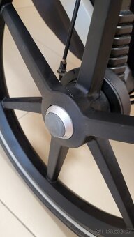 Thule Urban Glide 2 (2023) s korbičkou. - 9