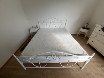 Postel+ortopedicka matrace (koupena za 15k) nocni stolky - 9
