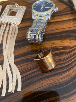 Prodám náramkové hodinky za 1500 korun, včetně pozlacených n - 9