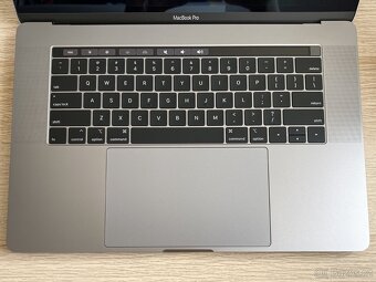 100% JAKO NOVÝ Apple MacBook Pro 15" s Core i9 - ZÁRUKA - 9