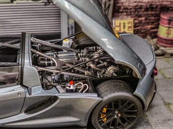 Henessey Venom 1:18 Autoart Signature - 9