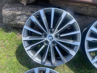 Škoda Trinity 5x112 8x19 et44 - 9