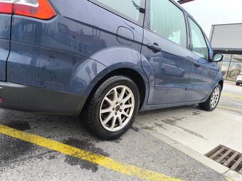Ford Galaxy 7 míst - 9