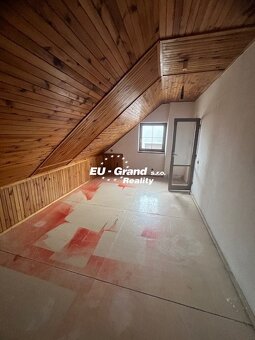Prodej krásného bytu 3+1 s lodžií, garáží a půdou - 9