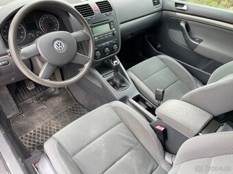 VW Golf V - 1,6 FSI - 85 KW benzin / 6 kvalt - 9