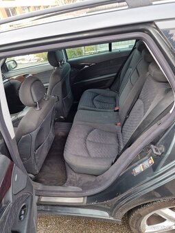Mercedes E320i - 9
