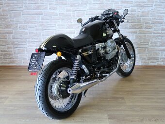 Moto-Guzzi V7 Classic výborný stav, originální díly k tomu - 9