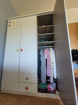 Nábytek dětský pokoj, stoly, skříně - 9