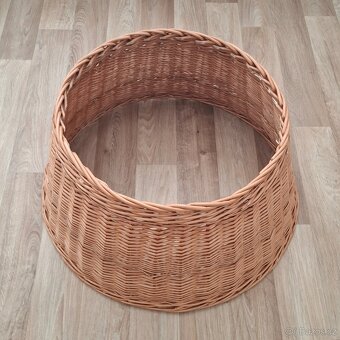 Umělý vánoční stromeček plus ratanový koš - 9