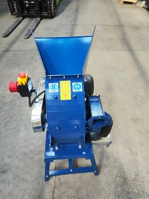 Kladivový, cepový drtič na biomasu, štěpku KDH 2,2 kW - 9