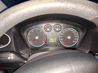 Ford focus 1,6i 85 kW 2006 - 9