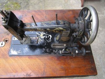 Šicí stroj SINGER , MINERVA - 9
