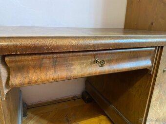 Dřevěný psací stůl - 9