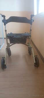 Skládací chodítko DMA - 9