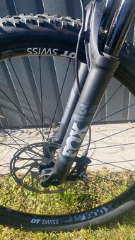 Karbonové kolo YT IZZO Comp - 9