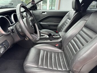 Ford Mustang 5.4 GT 500 SHELBY 335kW Manuál 33 107 Km Xenony - 9