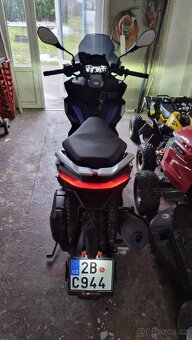 Aprilia sr gt 125 - 9