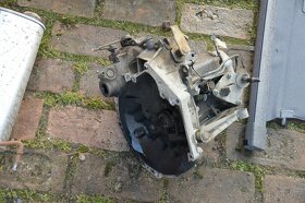 Převodovka víko kapota nárazník světlo Peugeot 206 SW - 9