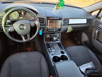 VW Touareg 3.0 TDI Klima Alu Tažné Model Model 2011 - 9