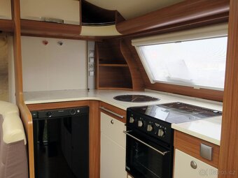 Prodám Karavan Adria Adora 613HT Klimatizace + předstan - 9