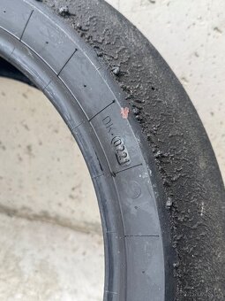 Okruhové pneu na moto - 9