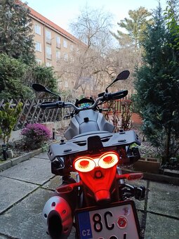Moto guzzi v 85tt E4 2019 pouze 9tkm - 9
