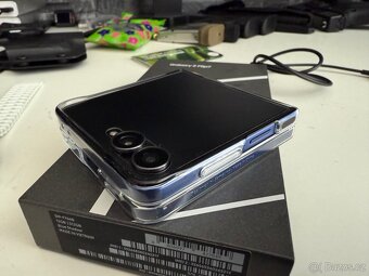 Samsung galaxy Z Flip 7 12gb 512gb záruka 24 měsíců - 9