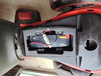 Elektrické auto a tříkolka - 9