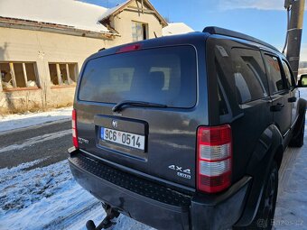 Dodge Nitro - 9