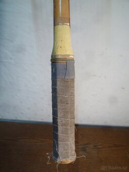 První republika dřevěná tenisová raketa - 9