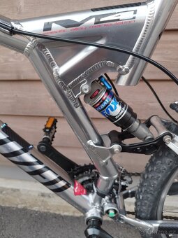 Horské kolo Specialized Stumpjumper M4 stříbrná - 9