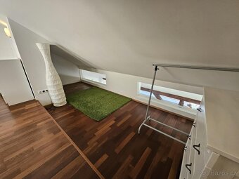Pronájem bytu 3+kk 100 m, Praha 3 -mezonet, 2× koupelna, ter - 9