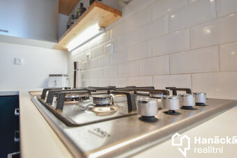 Pronájem podkrovního bytu 3+kk, 114 m²  - ul.... - 9