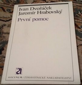 Učebnice, slovníky a atlas nejen pro střední školy - 9