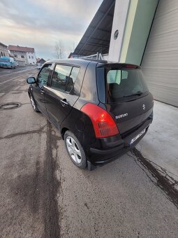 SUZUKI SWIFT ROK 2007 S MOTOREM 1,3 BENZIN - 9