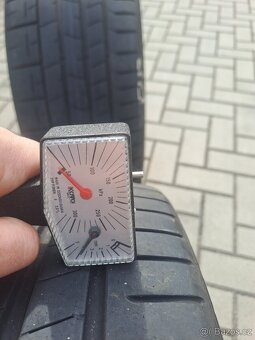 Pirelli P Zero 235/35 R19 UHP - 9