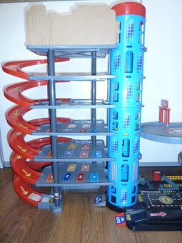 PARKOVIŠTĚ MANSION PATROVÉ VELKÉ AUTO-PARKING LOT 1:18+AUTA - 9