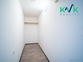 Prostorný byt 3+1, 90 m², po rekonstrukci, 15 min. pěšky do - 9