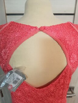 Dlouhé krajkované šaty - 9