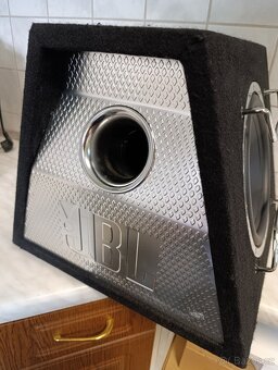 Subwoofer JBL + zesilovač Blaupunkt - 9