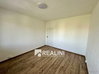 Pronájem bytu 2+1 s lodžií o velikosti 63 m2 v Ostravě - Záb - 9