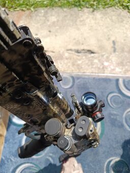 AK-47 celokovu s RIS lištou. - 9