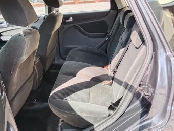 Ford Focus 1,6i 74Kw r.v.8/2006 najeto 119000Km Výbava Ghia - 9