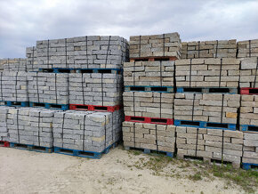 ČESKÉ ŽULOVÉ DLAŽEBNÍ KOSTKY 8/11 cm barva melír - žlutošedá - 9