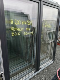 dvere prosklene 2 kridla - 9