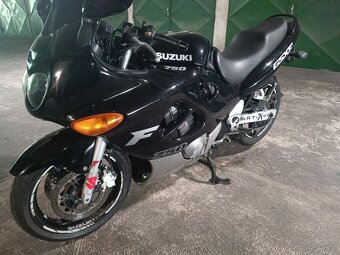 Suzuki GSX 750f katana - 9
