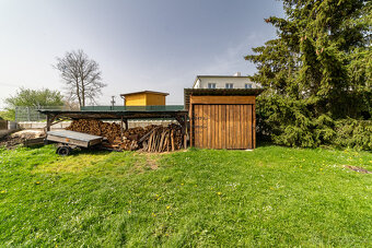 Prodej chaty s možností přestavby na rodinný dům se zahradou - 9