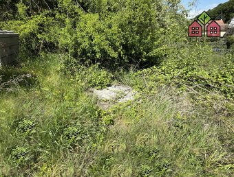 Stavební pozemek 1027 m2, příroda, Oparenské údolí, obec Vel - 9