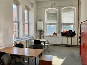 Pronájem přízemních prostor k podnikání v centru Rumburka, o - 9