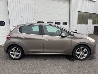 Peugeot 208 1,2 VTI 82 Allure 62KW 2012 - 9
